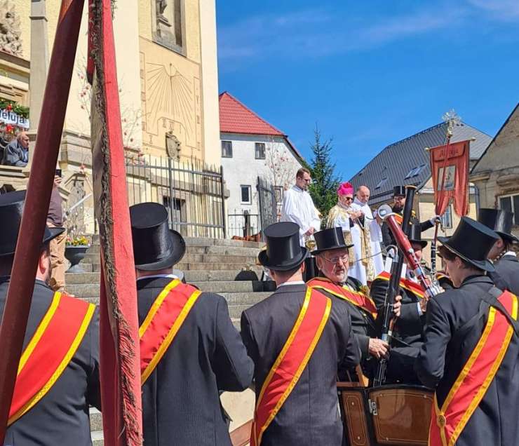 Slavnostní procesí a požehnání