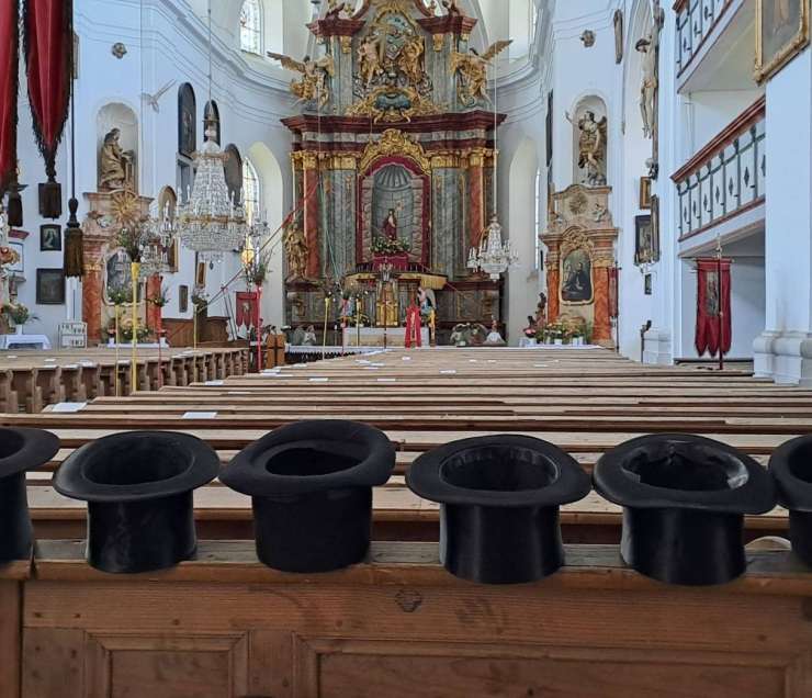 Odložené cylindry jezdců